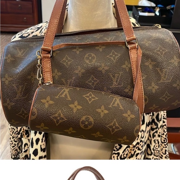 Hottest bag Louis Vuitton Monogram
Papillon 30 Hand Bag & Pouch - Picture 5 of 8